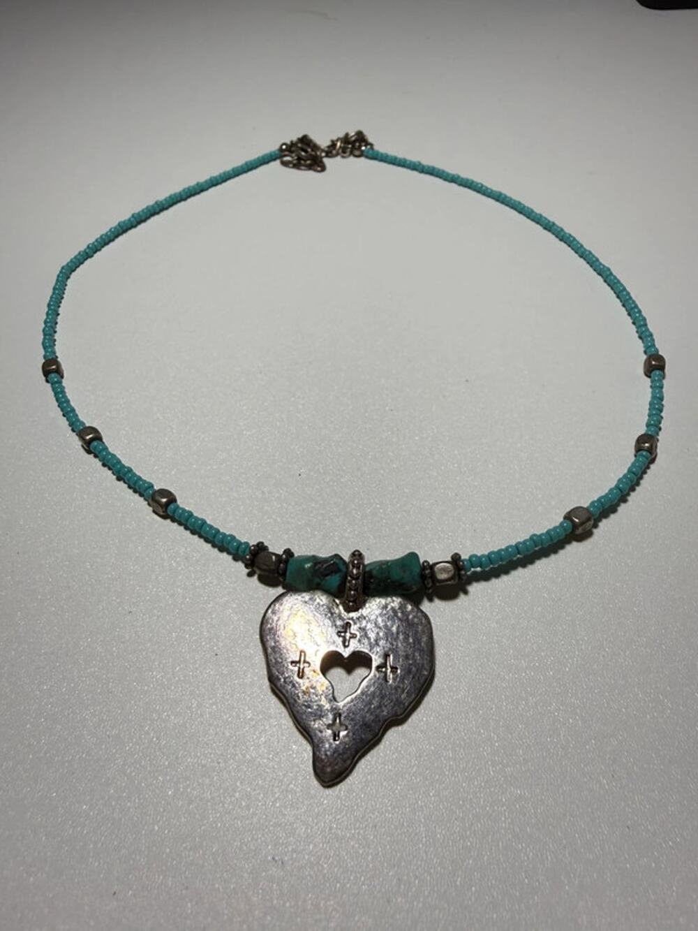 Vintage Y2K C. Stein faux turquoise beaded silver tone heart necklace 15-18”